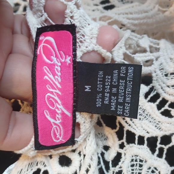 Say What? Beautiful Lace Cropped Top, 21" pit to pit,  18" long - Picture 5 of 7